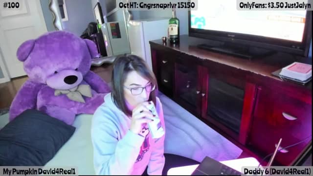 Gallery image thumbnail from Jalyn's myfreecams stream on, 10/25/2025, 24:03 image 11 of 20