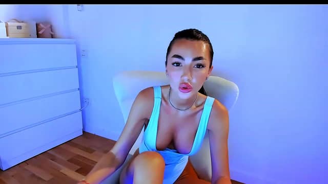 Gallery image thumbnail from Joyxs's myfreecams stream on, 03/04/2024, 24:33 image 5 of 20