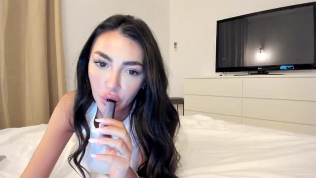 Gallery image thumbnail from Joyxs's myfreecams stream on, 05/16/2024, 24:03 image 1 of 20