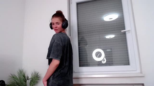 Gallery image thumbnail from K_I_A's myfreecams stream on, 06/03/2023, 19:06 image 17 of 20