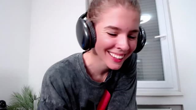 Gallery image thumbnail from K_I_A's myfreecams stream on, 06/03/2023, 19:06 image 14 of 20