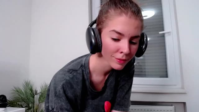 Gallery image thumbnail from K_I_A's myfreecams stream on, 06/03/2023, 19:06 image 12 of 20