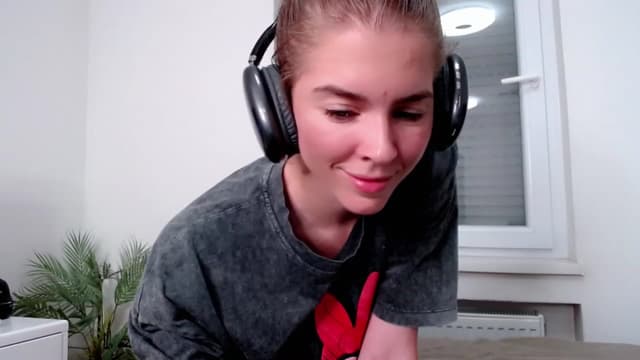 Gallery image thumbnail from K_I_A's myfreecams stream on, 06/03/2023, 19:06 image 6 of 20