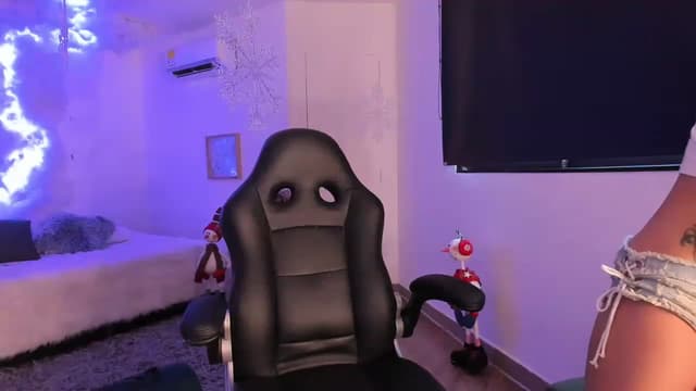 Gallery image thumbnail from Kas__'s myfreecams stream on, 12/02/2022, 18:10 image 16 of 20
