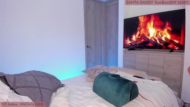 Gallery image thumbnail from Kas__'s myfreecams stream on, 12/25/2024, 20:42 image 18 of 20