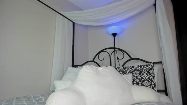Gallery image thumbnail from Kiera's myfreecams stream on, 08/03/2023, 04:59 image 19 of 20