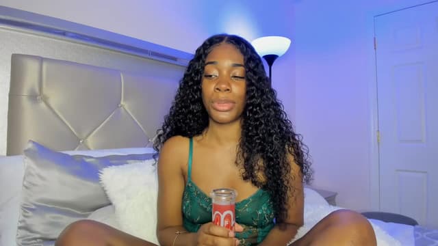 Gallery image thumbnail from Kiera's myfreecams stream on, 01/03/2024, 04:33 image 8 of 20