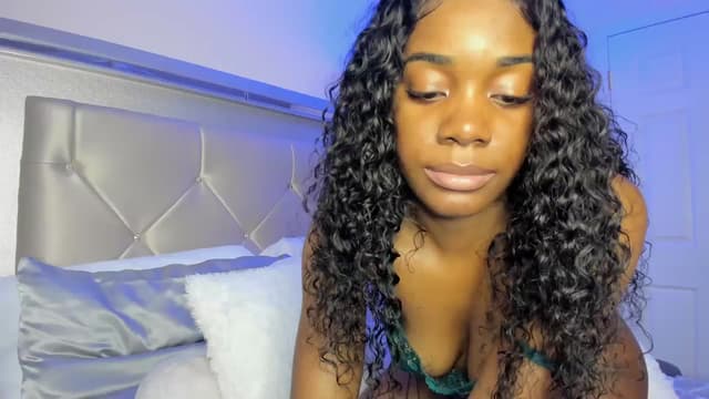 Gallery image thumbnail from Kiera's myfreecams stream on, 01/03/2024, 04:33 image 16 of 20