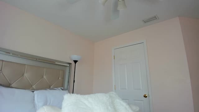 Gallery image thumbnail from Kiera's myfreecams stream on, 02/08/2024, 18:07 image 10 of 20