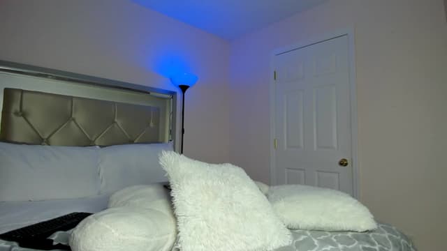Gallery image thumbnail from Kiera's myfreecams stream on, 02/10/2024, 11:53 image 11 of 20