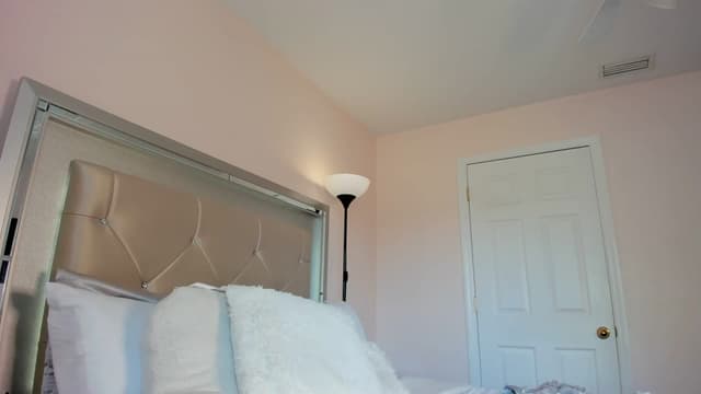 Gallery image thumbnail from Kiera's myfreecams stream on, 03/12/2024, 19:31 image 19 of 20