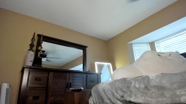Gallery image thumbnail from Kiera's myfreecams stream on, 08/20/2024, 17:49 image 14 of 20