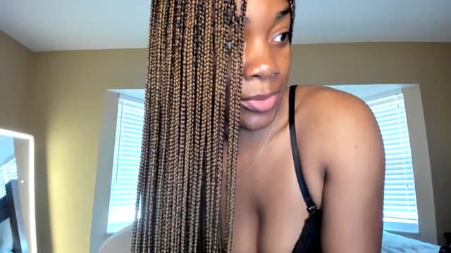 Gallery image thumbnail from Kiera's myfreecams stream on, 08/20/2024, 18:20 image 15 of 20