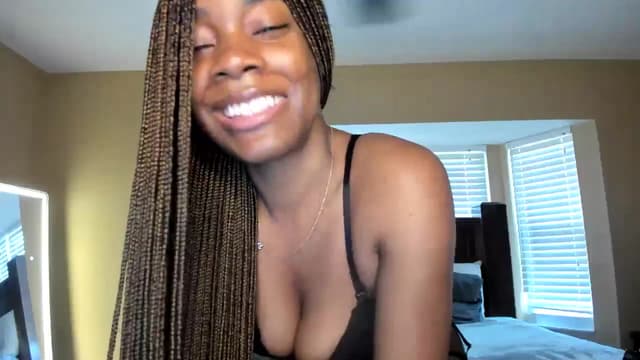 Gallery image thumbnail from Kiera's myfreecams stream on, 08/20/2024, 18:20 image 18 of 20