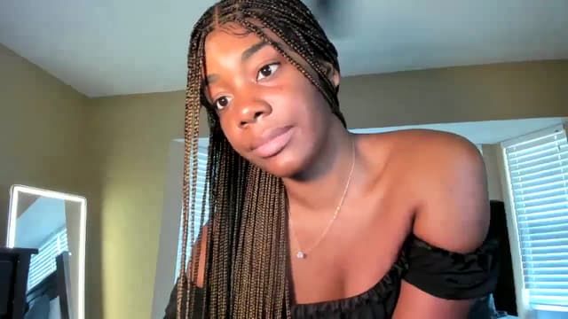 Gallery image thumbnail from Kiera's myfreecams stream on, 08/22/2024, 18:20 image 11 of 20