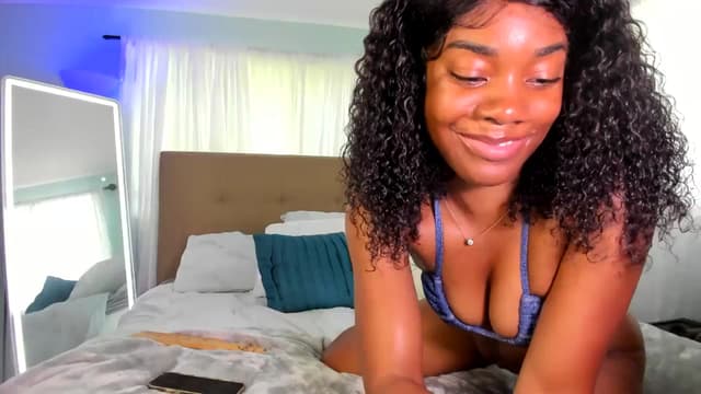 Gallery image thumbnail from Kiera's myfreecams stream on, 09/22/2024, 17:11 image 10 of 20
