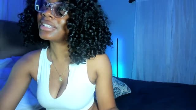 Gallery image thumbnail from Kiera's myfreecams stream on, 04/08/2025, 03:11 image 10 of 20