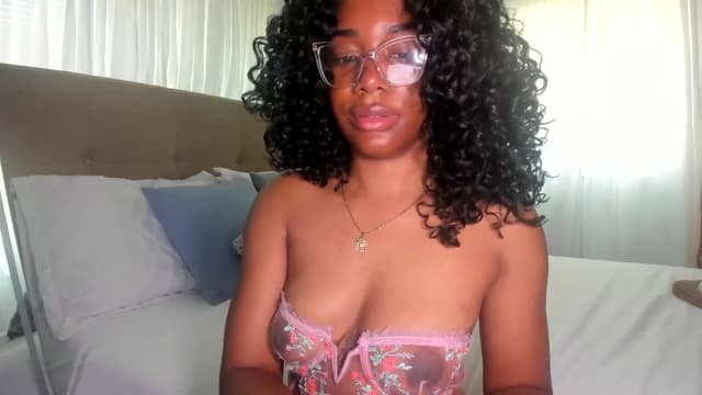 Gallery image thumbnail from Kiera's myfreecams stream on, 04/21/2025, 18:57 image 10 of 20
