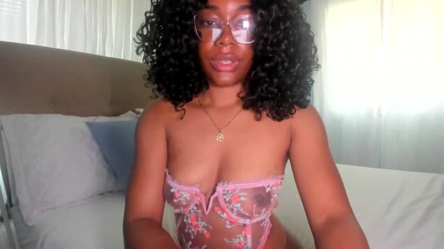 Gallery image thumbnail from Kiera's myfreecams stream on, 04/21/2025, 18:57 image 15 of 20