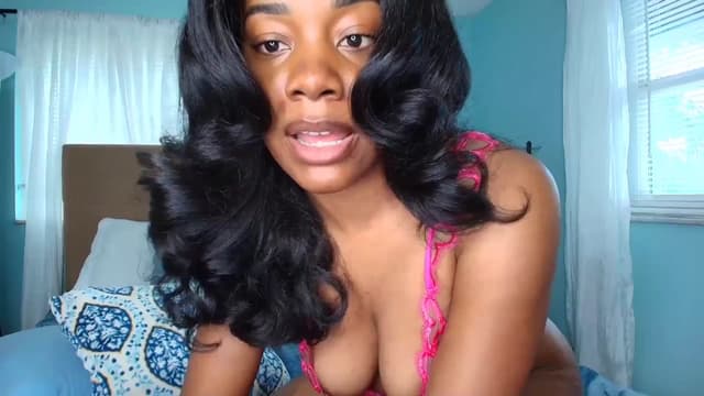 Gallery image thumbnail from Kiera's myfreecams stream on, 12/22/2025, 18:14 image 14 of 20