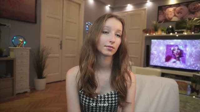Gallery image thumbnail from Kira9's myfreecams stream on, 08/10/2025, 18:40 image 6 of 20
