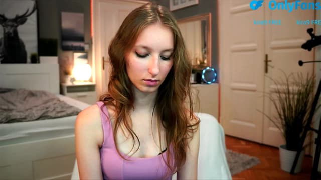 Gallery image thumbnail from Kira9's myfreecams stream on, 08/22/2025, 19:20 image 9 of 20