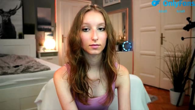Gallery image thumbnail from Kira9's myfreecams stream on, 08/22/2025, 20:46 image 18 of 20