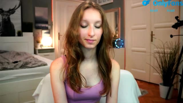 Gallery image thumbnail from Kira9's myfreecams stream on, 08/22/2025, 20:46 image 5 of 20