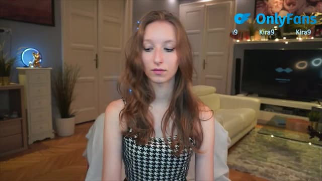 Gallery image thumbnail from Kira9's myfreecams stream on, 08/23/2025, 17:54 image 2 of 20