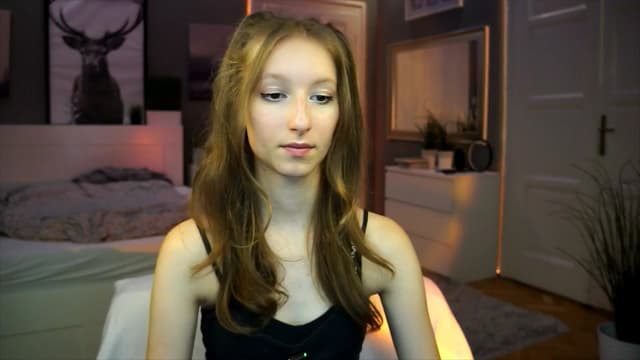 Gallery image thumbnail from Kira9's myfreecams stream on, 09/12/2025, 17:47 image 14 of 20