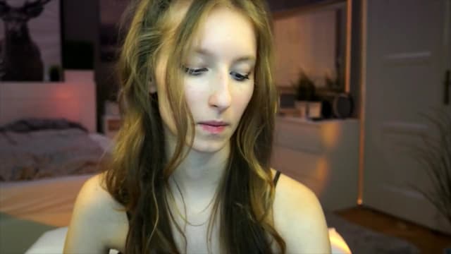 Gallery image thumbnail from Kira9's myfreecams stream on, 09/12/2025, 21:32 image 18 of 20