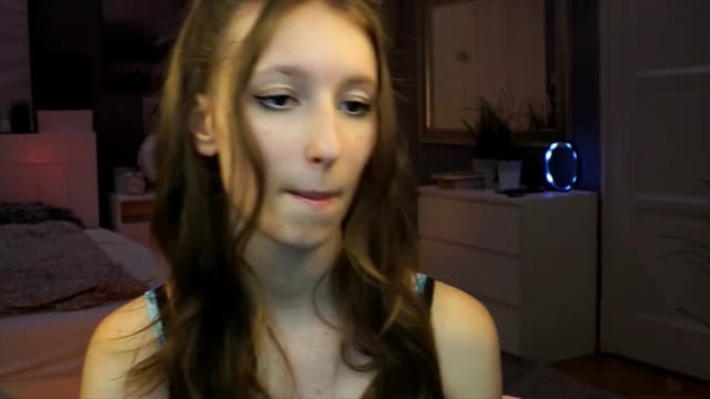 Gallery image thumbnail from Kira9's myfreecams stream on, 09/13/2025, 19:06 image 17 of 20