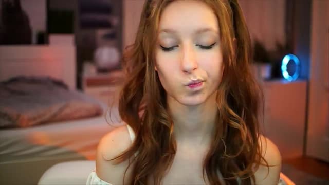 Gallery image thumbnail from Kira9's myfreecams stream on, 09/14/2025, 17:44 image 14 of 20
