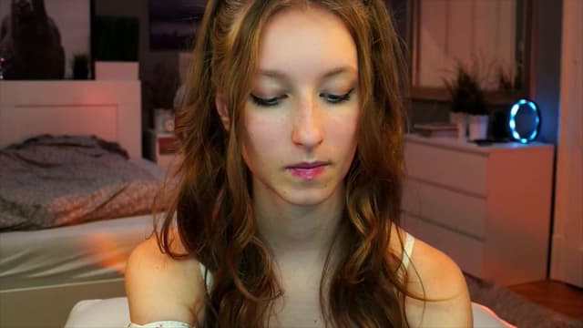 Gallery image thumbnail from Kira9's myfreecams stream on, 09/14/2025, 20:29 image 6 of 20
