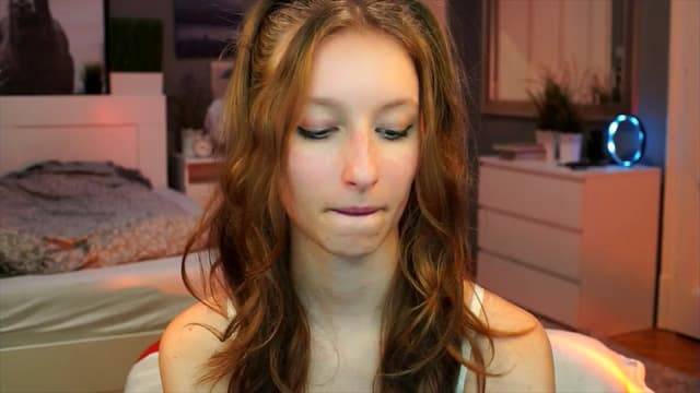 Gallery image thumbnail from Kira9's myfreecams stream on, 09/14/2025, 21:15 image 18 of 20