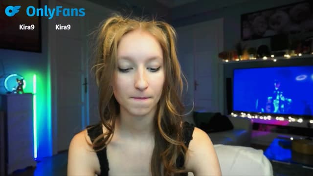Gallery image thumbnail from Kira9's myfreecams stream on, 09/19/2025, 18:13 image 12 of 20