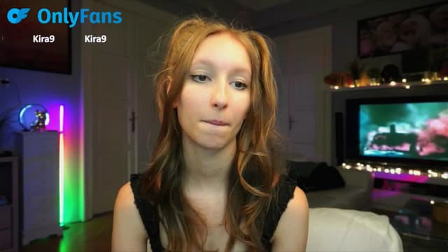 Gallery image thumbnail from Kira9's myfreecams stream on, 09/19/2025, 18:13 image 17 of 20