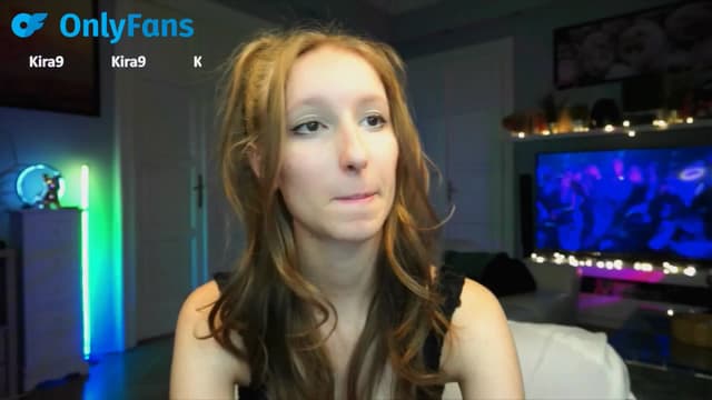 Gallery image thumbnail from Kira9's myfreecams stream on, 09/19/2025, 18:13 image 13 of 20