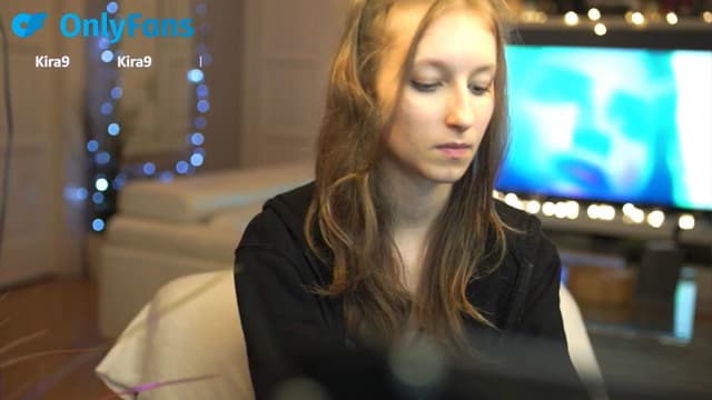 Gallery image thumbnail from Kira9's myfreecams stream on, 09/22/2025, 19:03 image 18 of 20