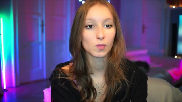 Gallery image thumbnail from Kira9's myfreecams stream on, 10/05/2025, 17:30 image 19 of 20