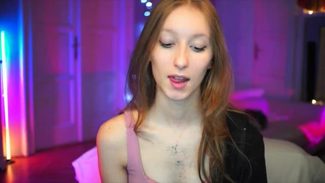 Gallery image thumbnail from Kira9's myfreecams stream on, 10/05/2025, 17:30 image 10 of 20