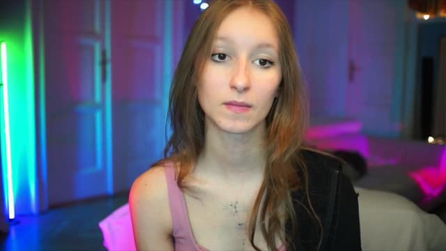 Gallery image thumbnail from Kira9's myfreecams stream on, 10/05/2025, 17:30 image 11 of 20