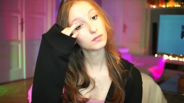 Gallery image thumbnail from Kira9's myfreecams stream on, 10/05/2025, 18:50 image 17 of 20