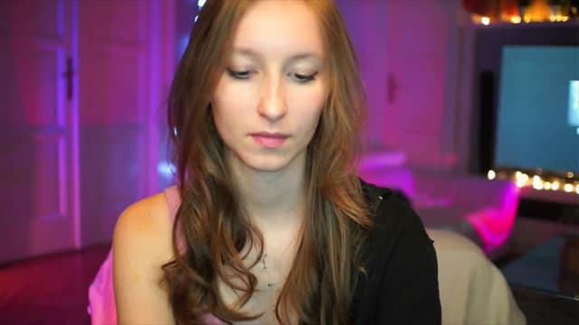 Gallery image thumbnail from Kira9's myfreecams stream on, 10/05/2025, 18:50 image 16 of 20