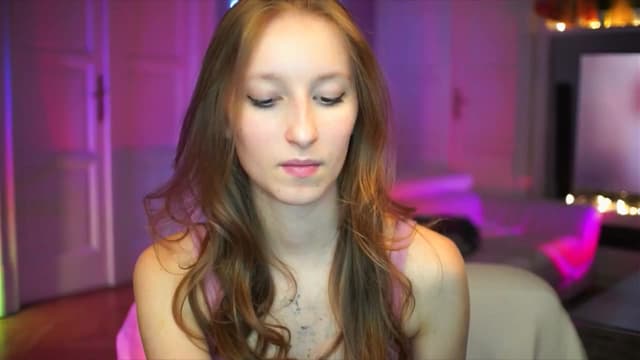 Gallery image thumbnail from Kira9's myfreecams stream on, 10/05/2025, 19:31 image 18 of 20