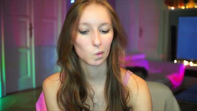 Gallery image thumbnail from Kira9's myfreecams stream on, 10/05/2025, 19:31 image 20 of 20
