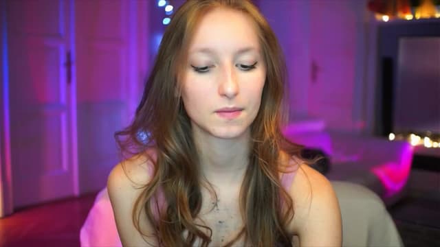 Gallery image thumbnail from Kira9's myfreecams stream on, 10/05/2025, 19:31 image 17 of 20