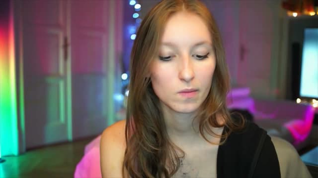 Gallery image thumbnail from Kira9's myfreecams stream on, 10/05/2025, 20:44 image 1 of 20