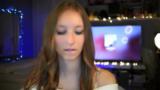 Gallery image thumbnail from Kira9's myfreecams stream on, 10/09/2025, 20:39 image 9 of 20
