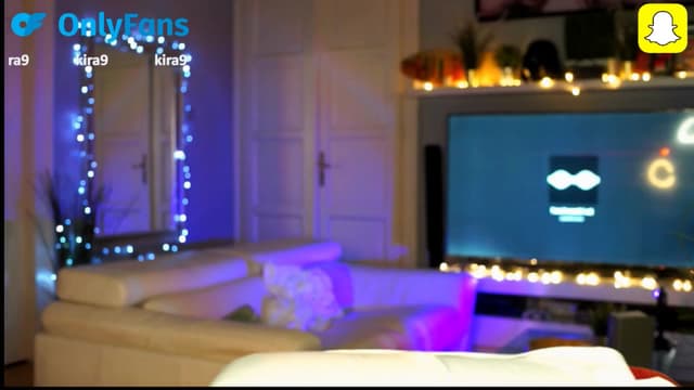 Gallery image thumbnail from Kira9's myfreecams stream on, 10/12/2025, 17:03 image 2 of 20